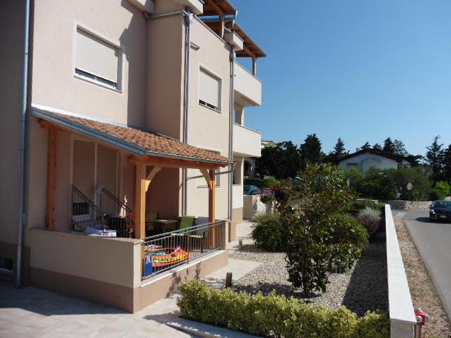 Mali Val Apartment *