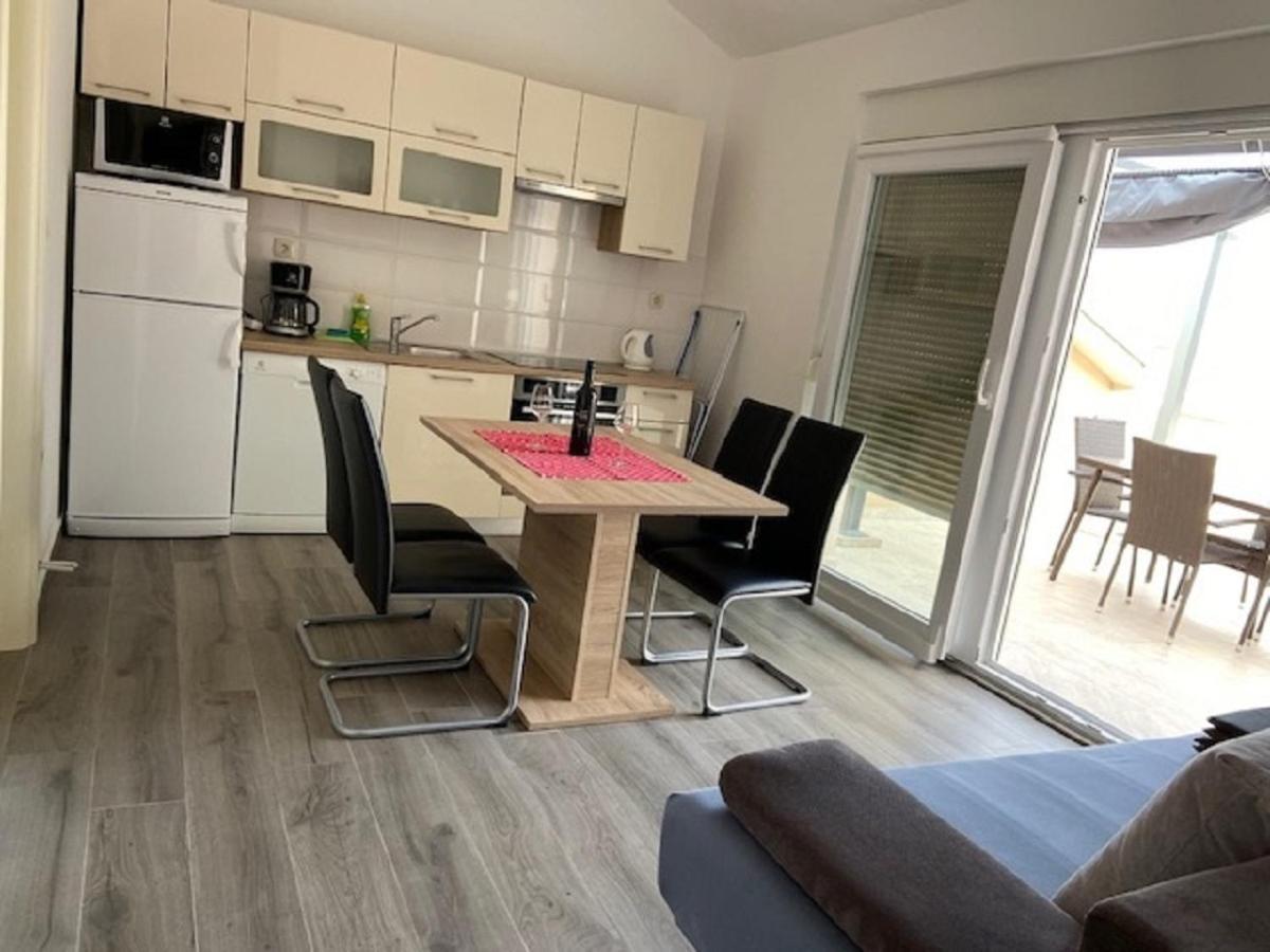 Mali Val Apartment *