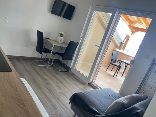 Mali Val Apartment *